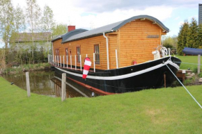 Dutch hausboat 